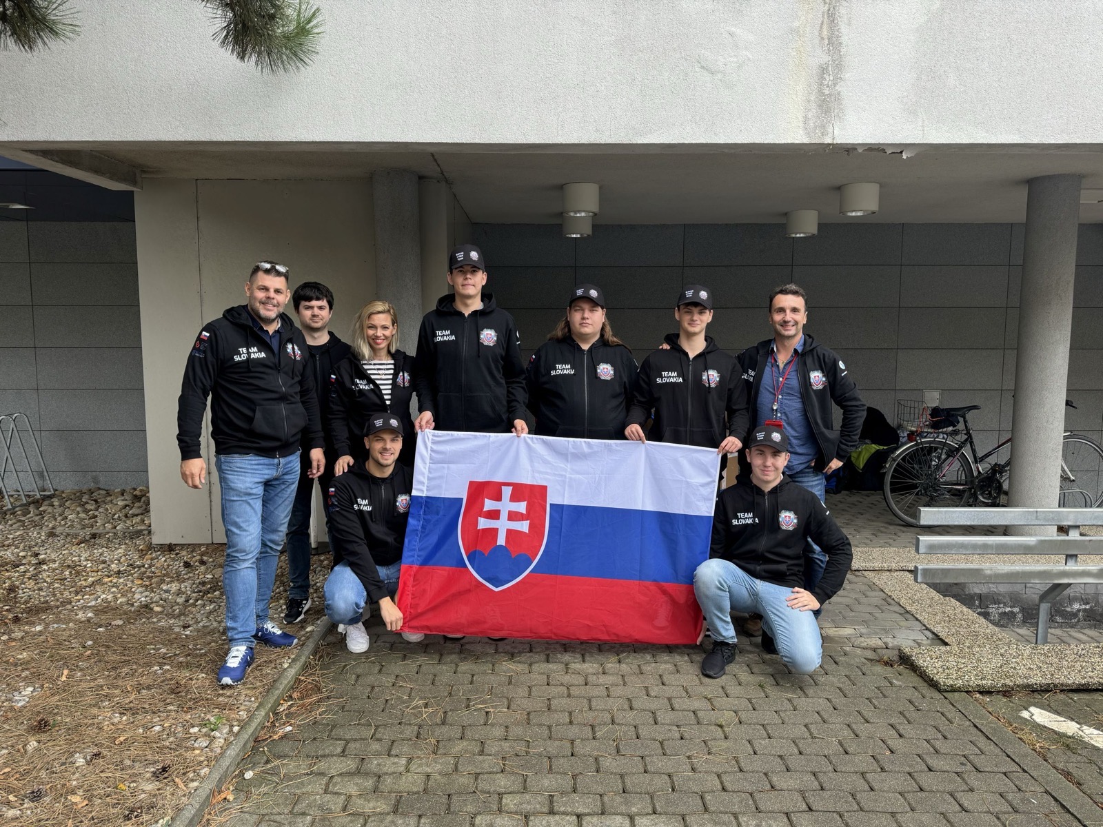 Tím Slovakia so slovenskou vlajkou pred odletom do Turína